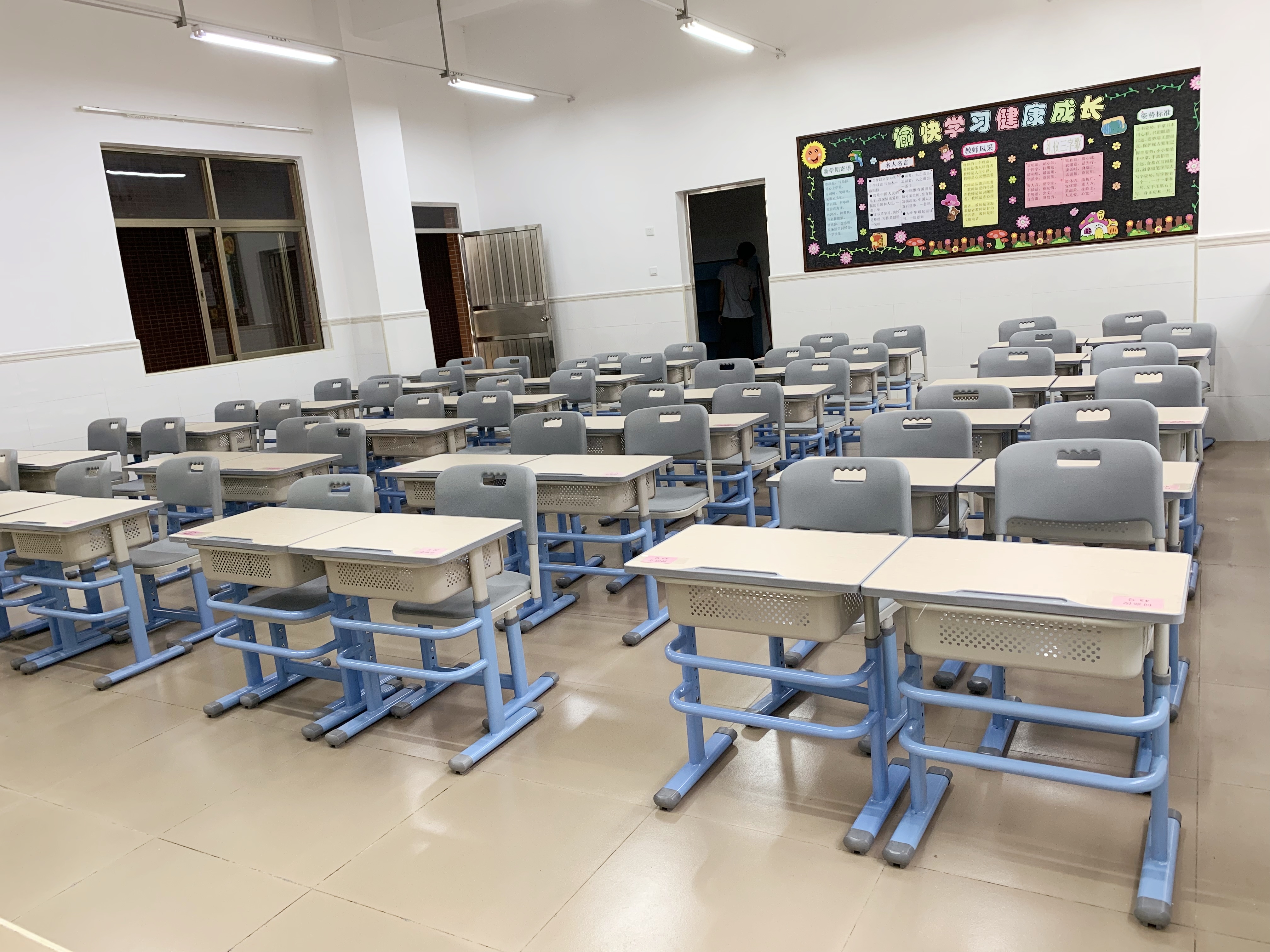 طاولة الدراسة