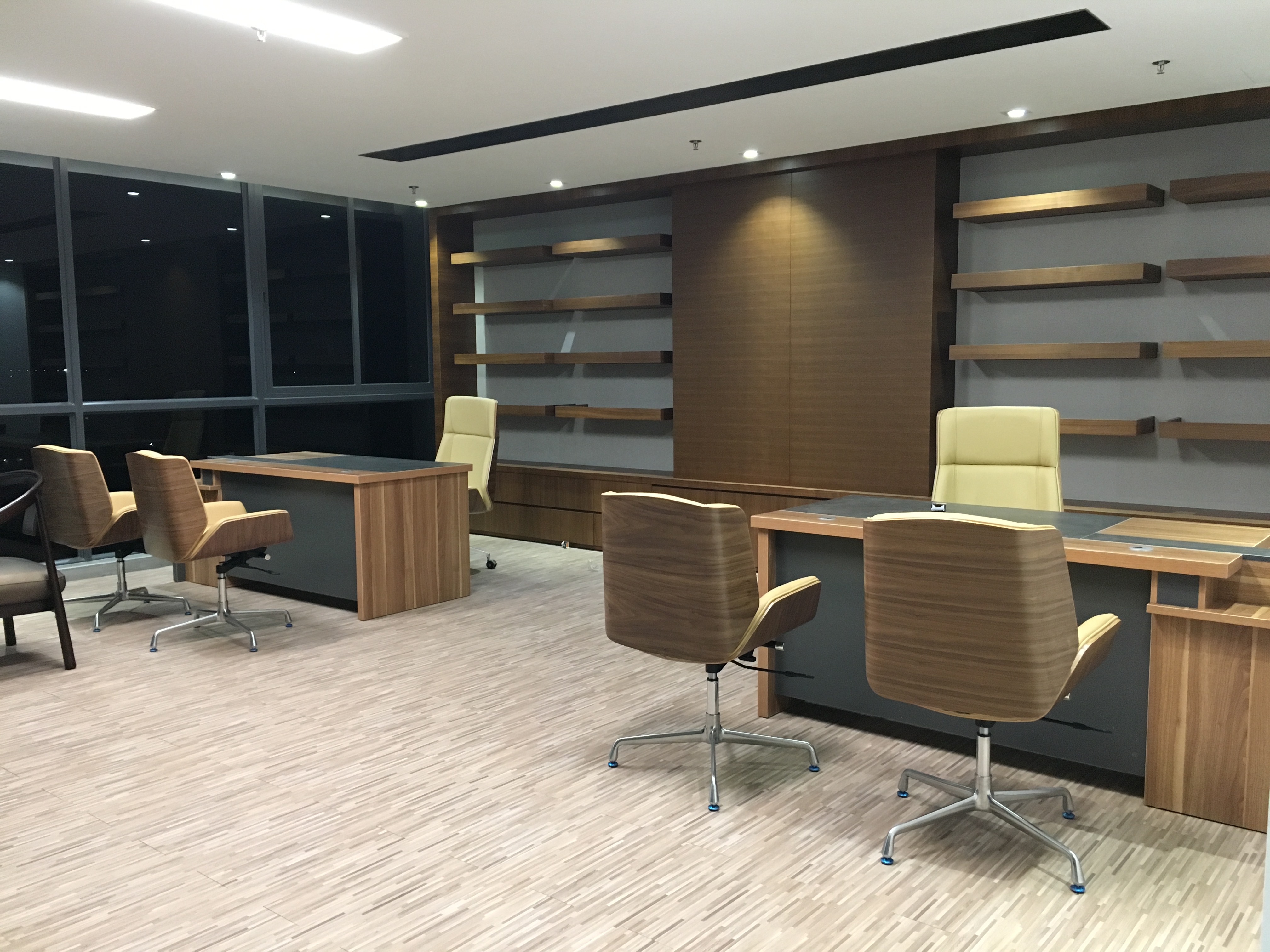 مصمم حلول الفضاء التجاري