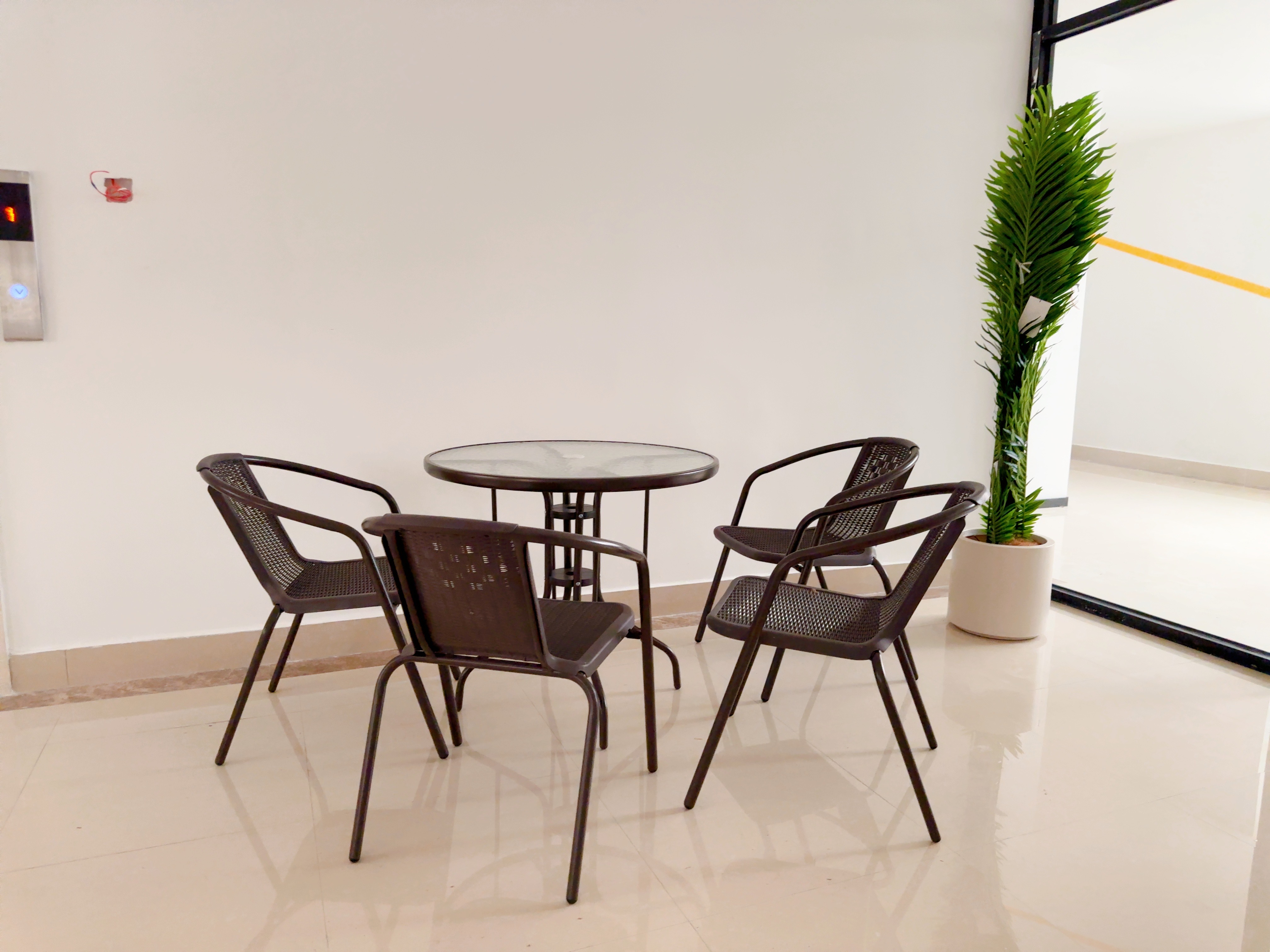 طاولة طعام مستديرة