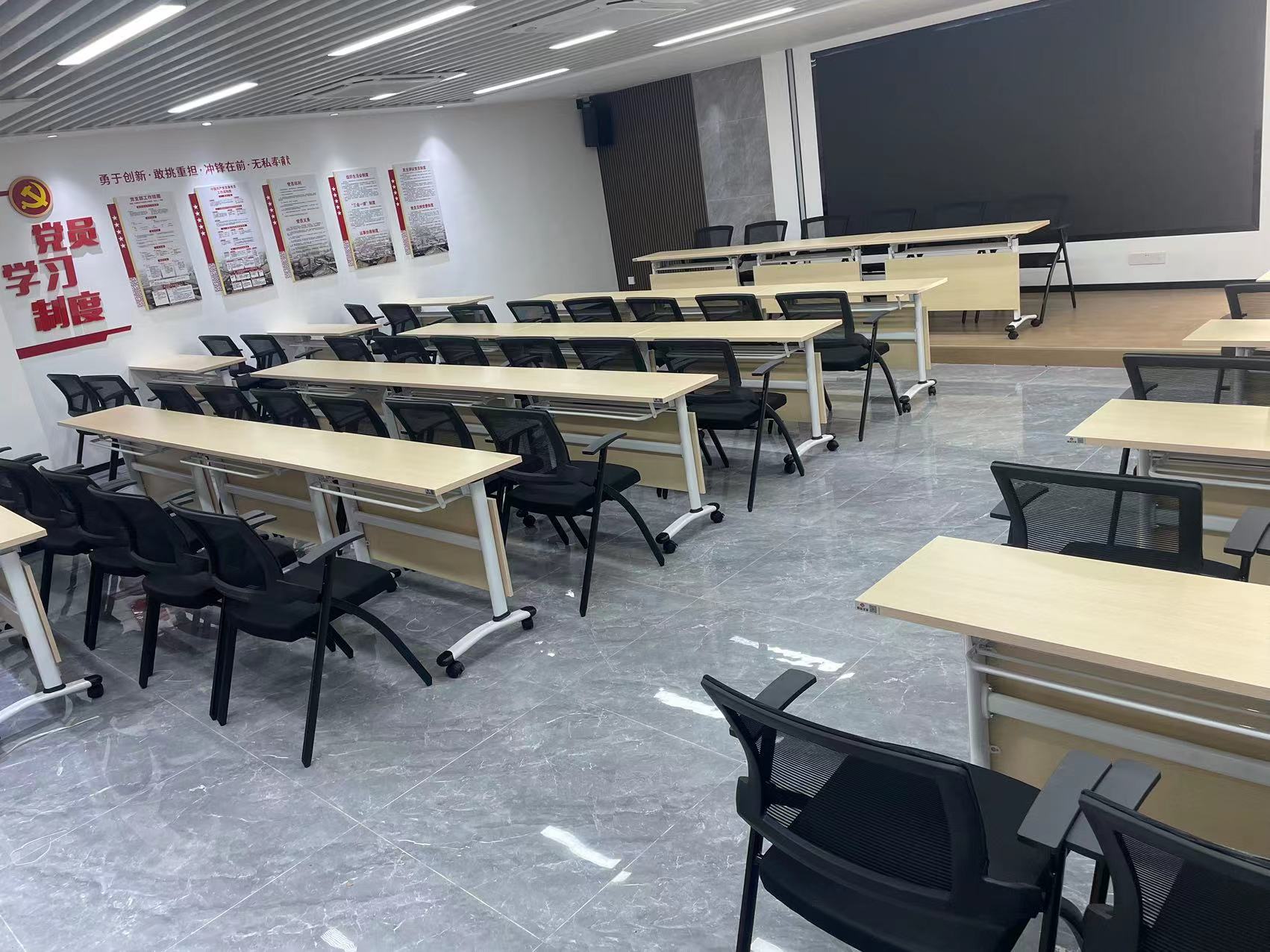 مصنع مكتب صيني